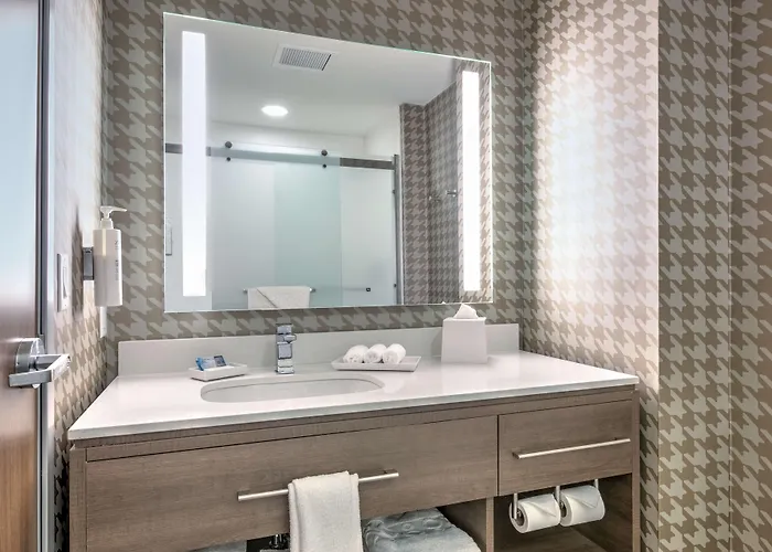 Home2 By Hilton Airport 3*